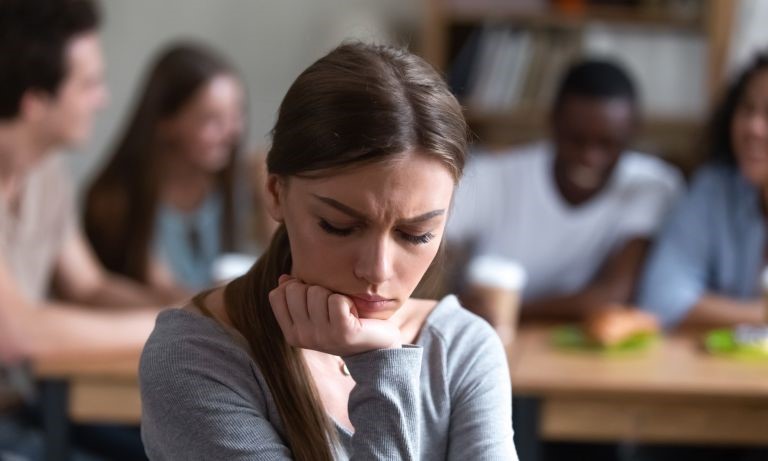 پاورپوینت درمان اضطراب اجتماعی با شیوه شناختی رفتاری